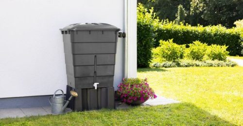 Graf esővízgyűjtő magasító talpazat Square Graphite tartályhoz, esztétikus és praktikus.