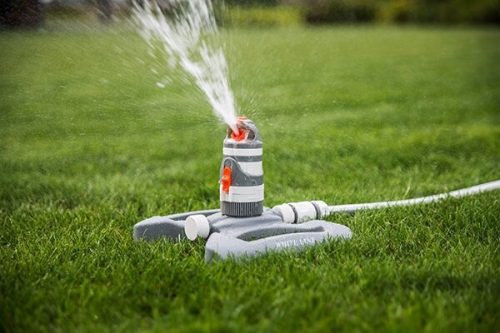 Bradas locsoló és öntöző, forgó, 2 funkciós, sokoldalú használat.